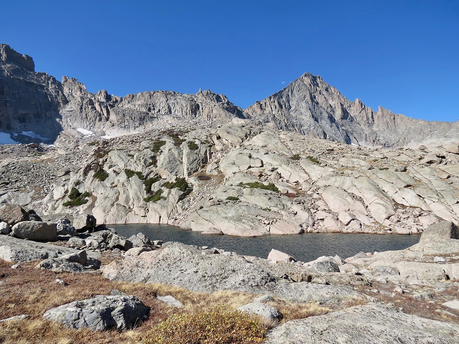 McHenrys Peak and Stone Man Pass make a stunning setting for Frozen Lake.